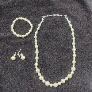 Avon Pearl Necklace, Earrings and Bracelet color White.
